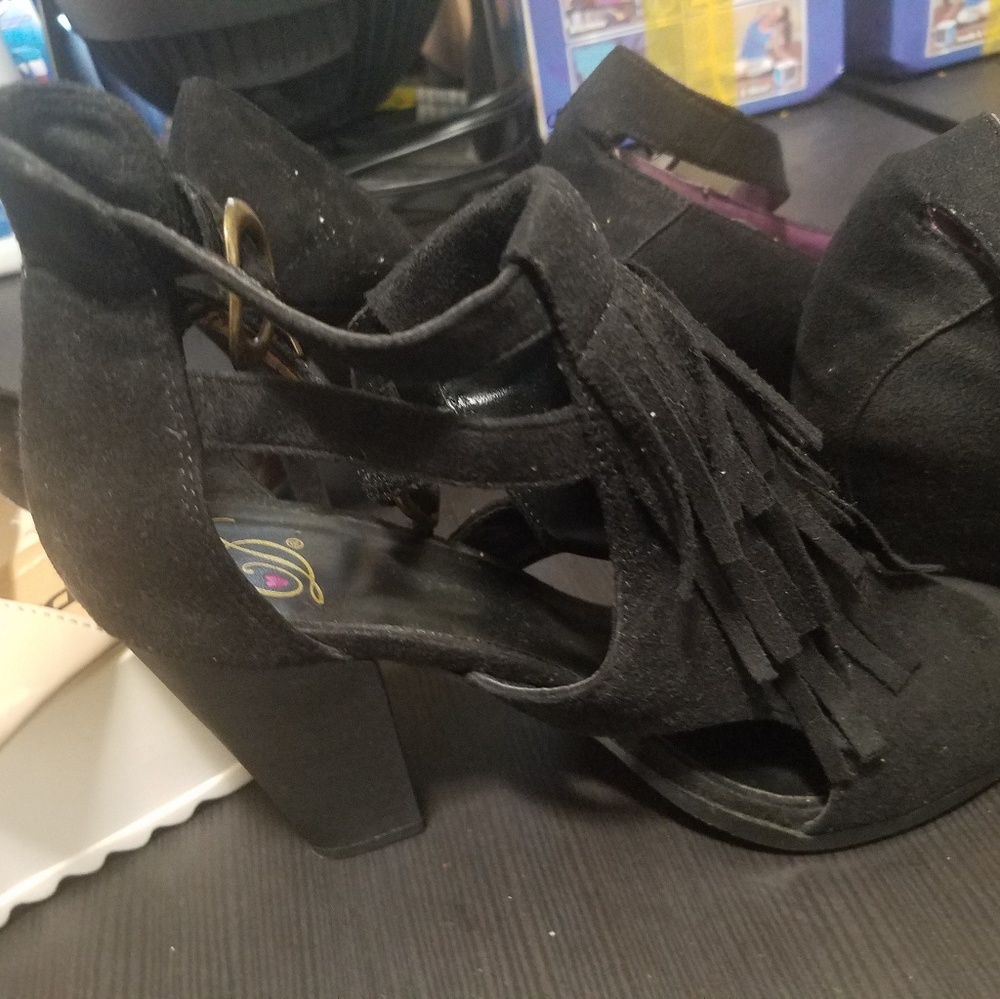 Shoes - Picture 3 of 6